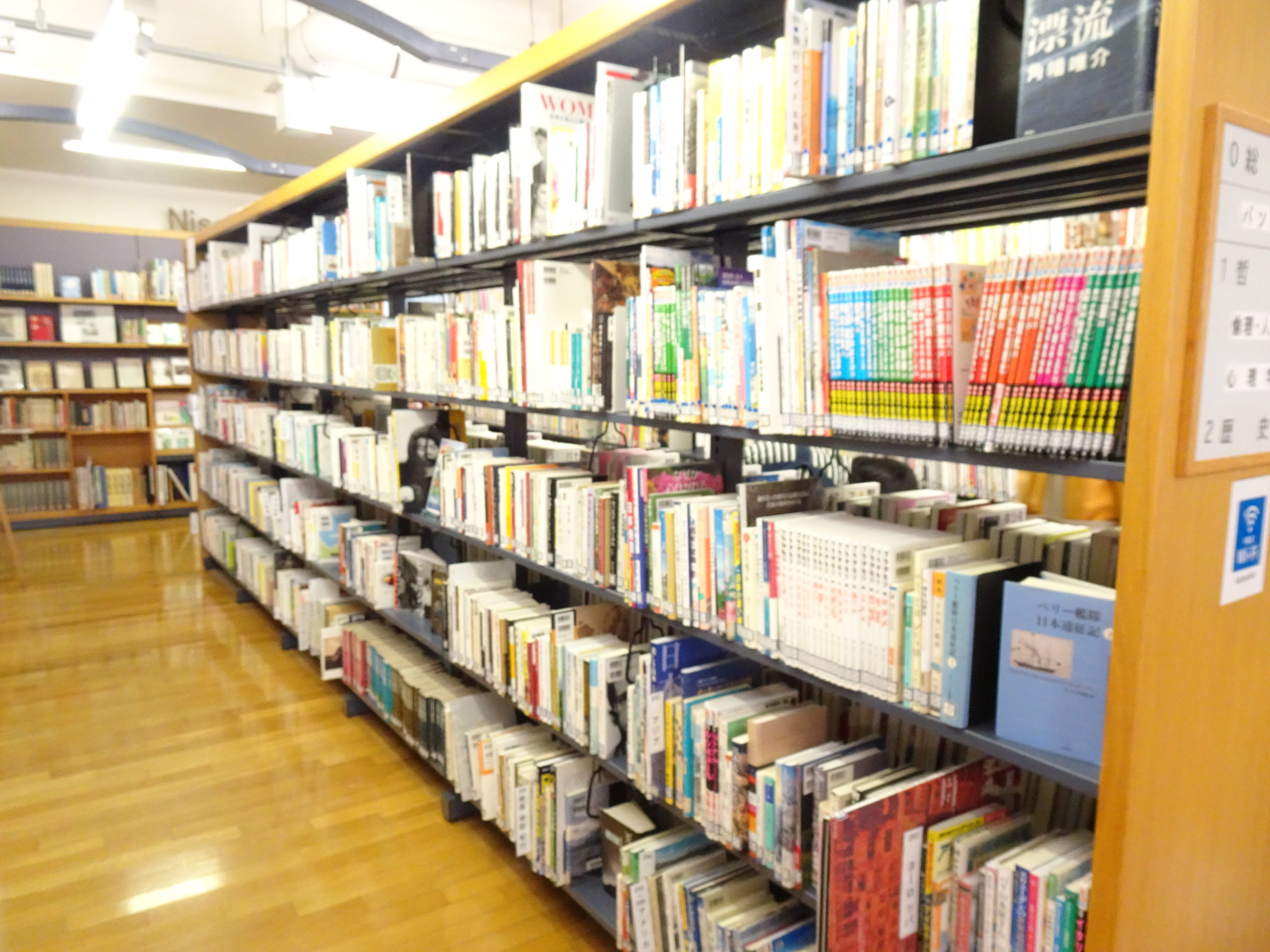 書架の整理をしました。